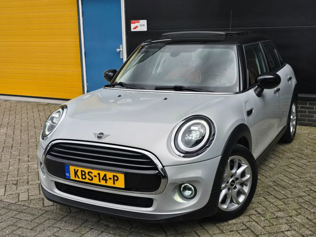 1.5 Cooper Business Edition / AUT / Cruise Control / Cognac Leder / Navi / Open Panoramadak / Led / Allu Velgen