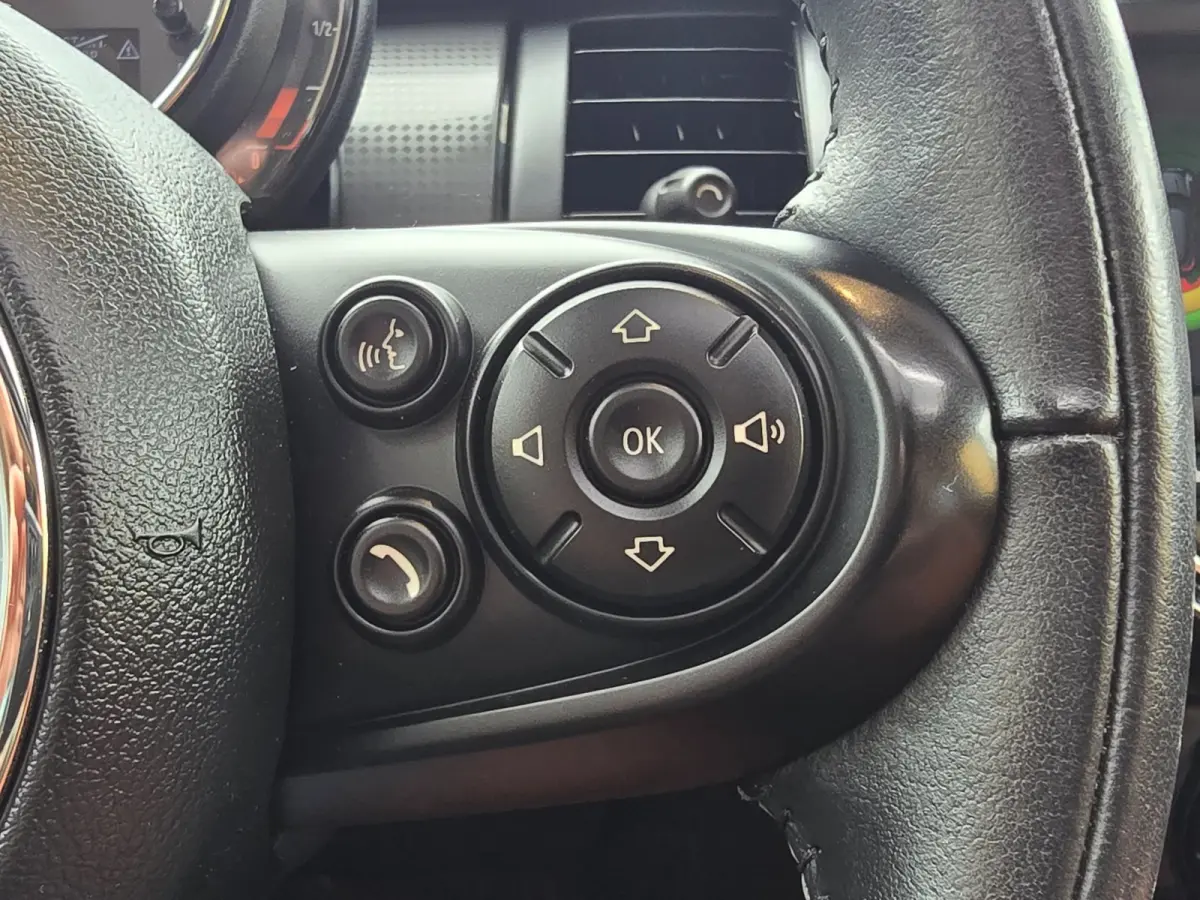1.5 Cooper Business Edition / AUT / Cruise Control / Cognac Leder / Navi / Open Panoramadak / Led / Allu Velgen