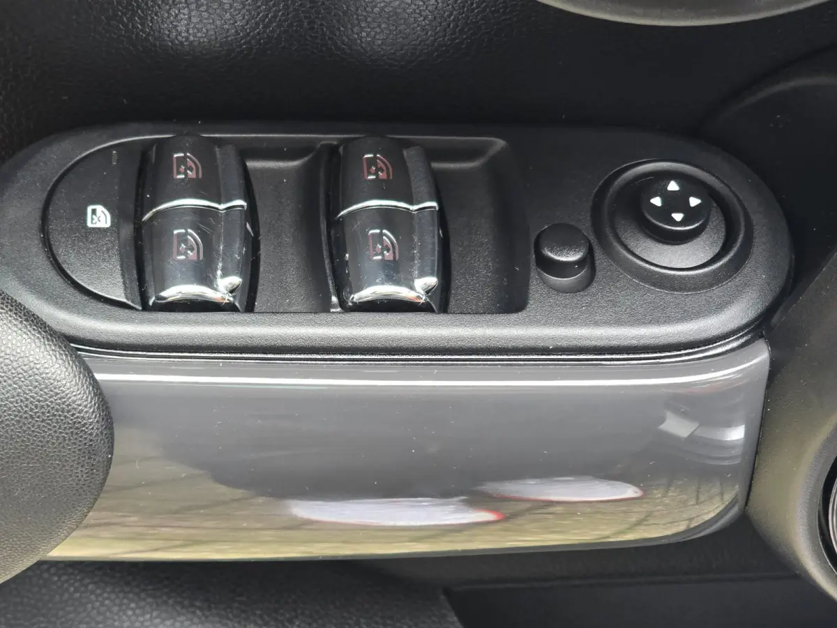 1.5 Cooper Business Edition / AUT / Cruise Control / Cognac Leder / Navi / Open Panoramadak / Led / Allu Velgen