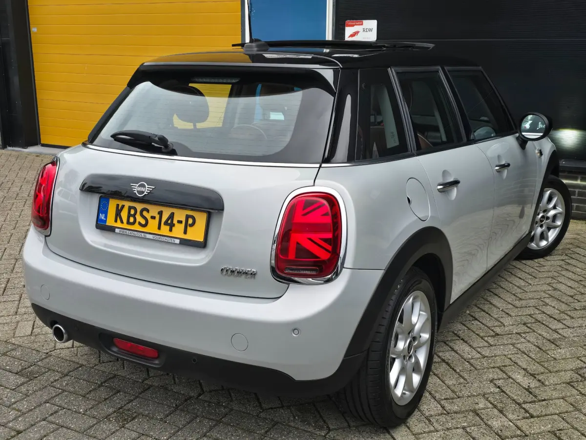 1.5 Cooper Business Edition / AUT / Cruise Control / Cognac Leder / Navi / Open Panoramadak / Led / Allu Velgen