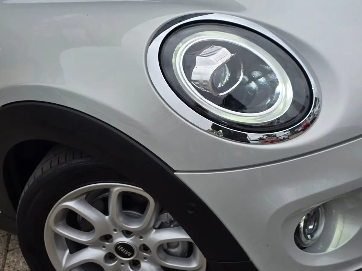 1.5 Cooper Business Edition / AUT / Cruise Control / Cognac Leder / Navi / Open Panoramadak / Led / Allu Velgen