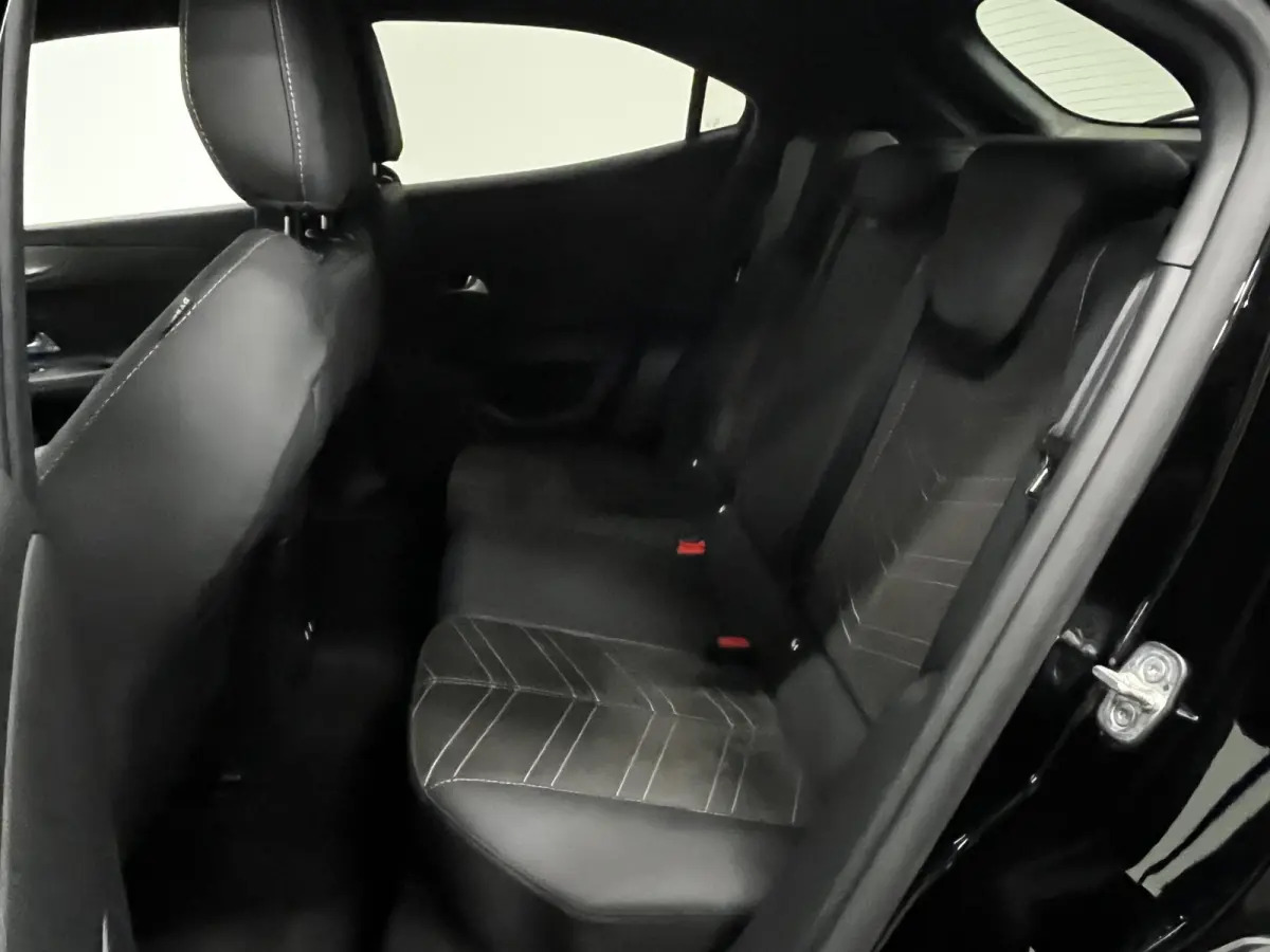 1.2 Turbo Automaat Hybrid Ultimate Climate Control Apple Carplay/Android Auto  Navigatie Full LED Leder/Alcantara Virtual cockpit PDC VA + Camera 18" LM Velgen Adaptive Cruise Control