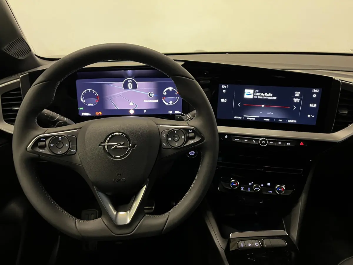 1.2 Turbo Automaat Hybrid Ultimate Climate Control Apple Carplay/Android Auto  Navigatie Full LED Leder/Alcantara Virtual cockpit PDC VA + Camera 18" LM Velgen Adaptive Cruise Control