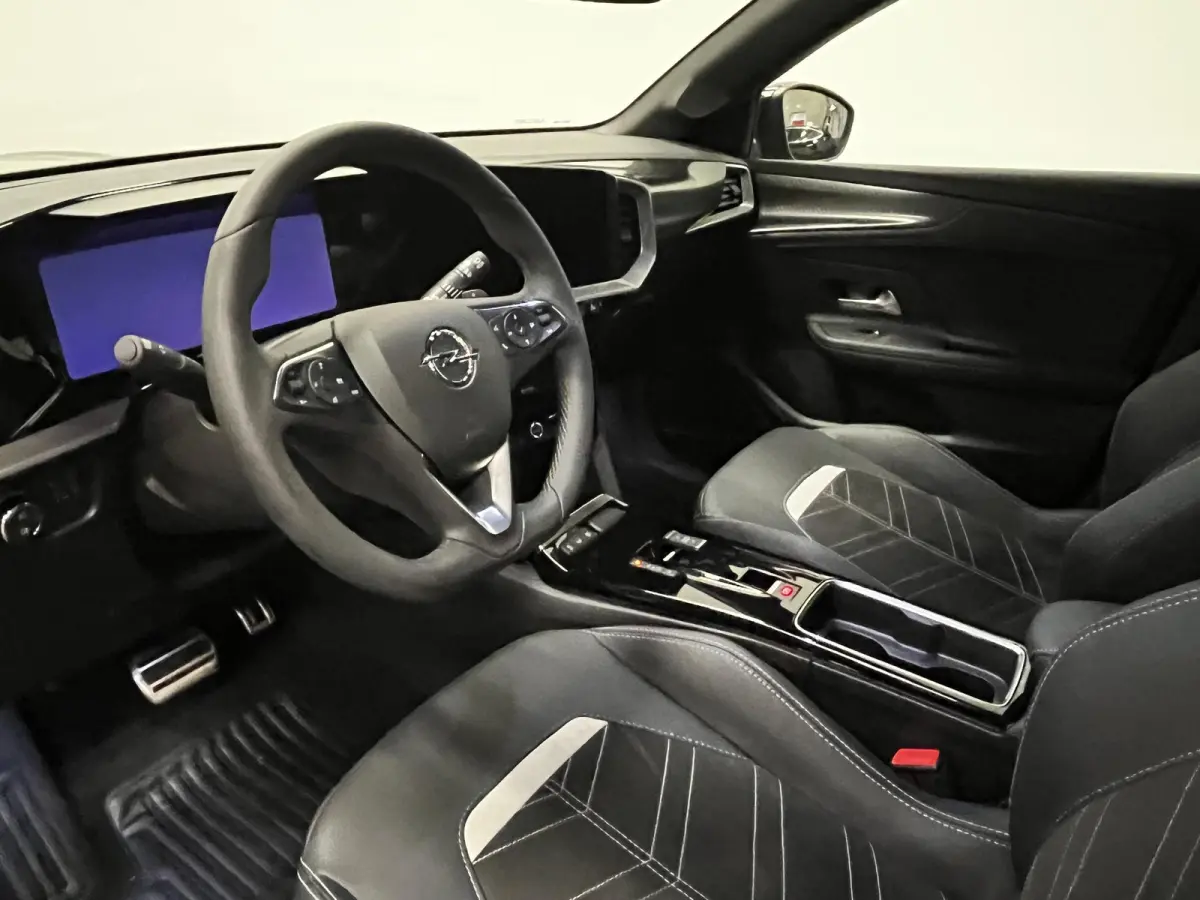 1.2 Turbo Automaat Hybrid Ultimate Climate Control Apple Carplay/Android Auto  Navigatie Full LED Leder/Alcantara Virtual cockpit PDC VA + Camera 18" LM Velgen Adaptive Cruise Control