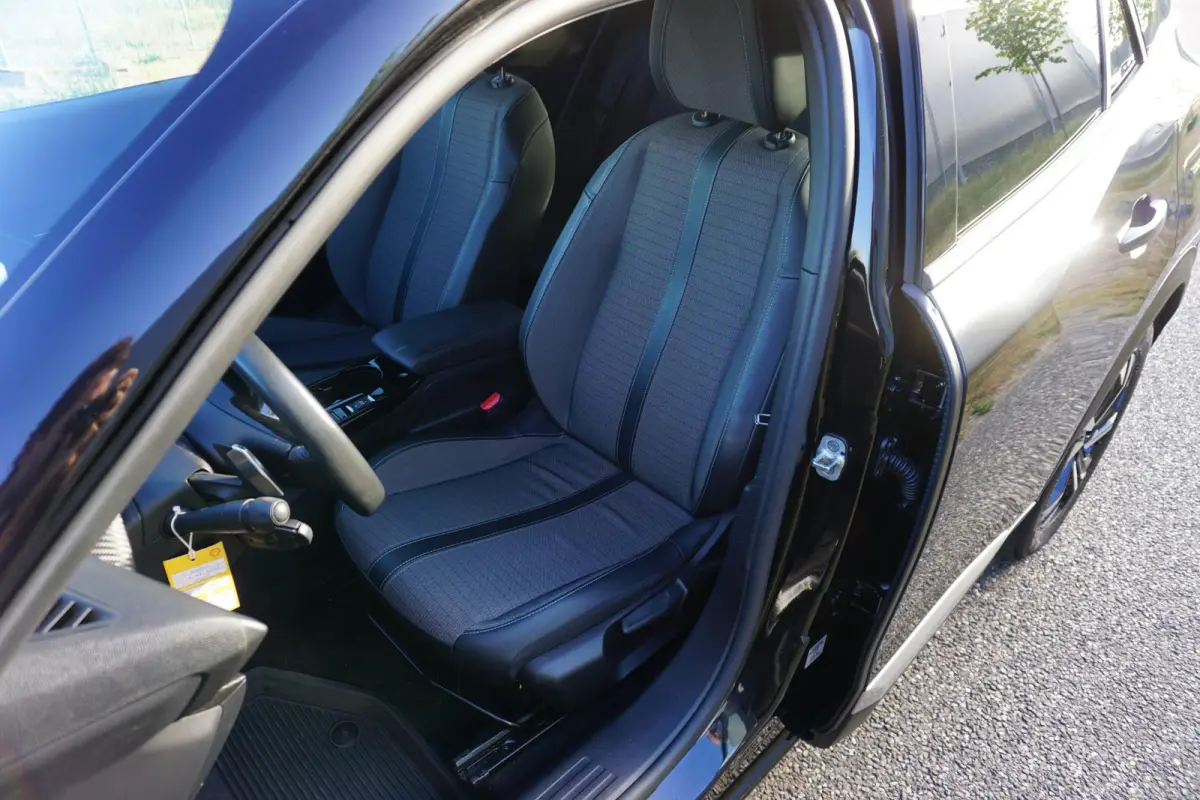 1.2 PureTech Allure Pack in Topstaat |Trekhaak |Camera |Cruise |Carplay |Android auto |LED verlichting |Stoelverwarming |Automaat |Distr. riem is vervangen