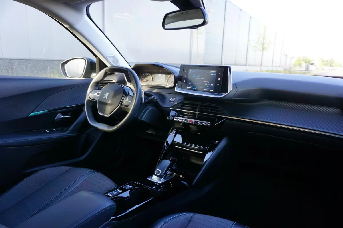 1.2 PureTech Allure Pack in Topstaat |Trekhaak |Camera |Cruise |Carplay |Android auto |LED verlichting |Stoelverwarming |Automaat |Distr. riem is vervangen