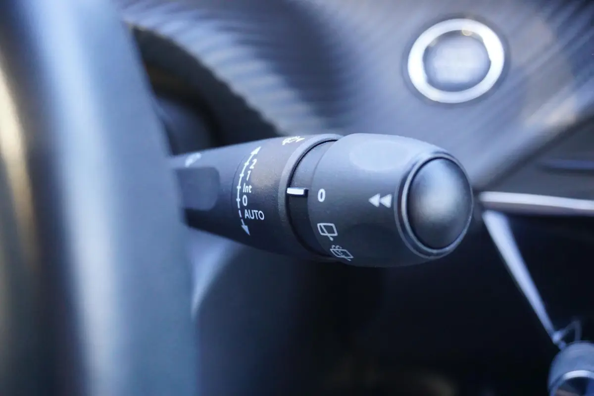 1.2 PureTech Allure Pack in Topstaat |Trekhaak |Camera |Cruise |Carplay |Android auto |LED verlichting |Stoelverwarming |Automaat |Distr. riem is vervangen