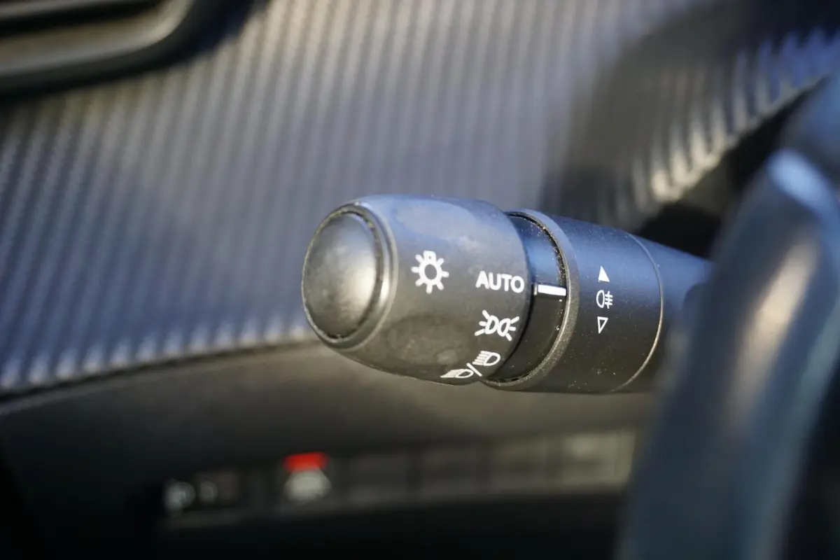 1.2 PureTech Allure Pack in Topstaat |Trekhaak |Camera |Cruise |Carplay |Android auto |LED verlichting |Stoelverwarming |Automaat |Distr. riem is vervangen