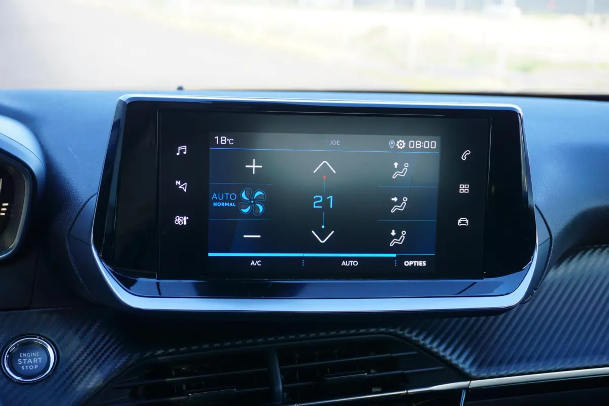 1.2 PureTech Allure Pack in Topstaat |Trekhaak |Camera |Cruise |Carplay |Android auto |LED verlichting |Stoelverwarming |Automaat |Distr. riem is vervangen