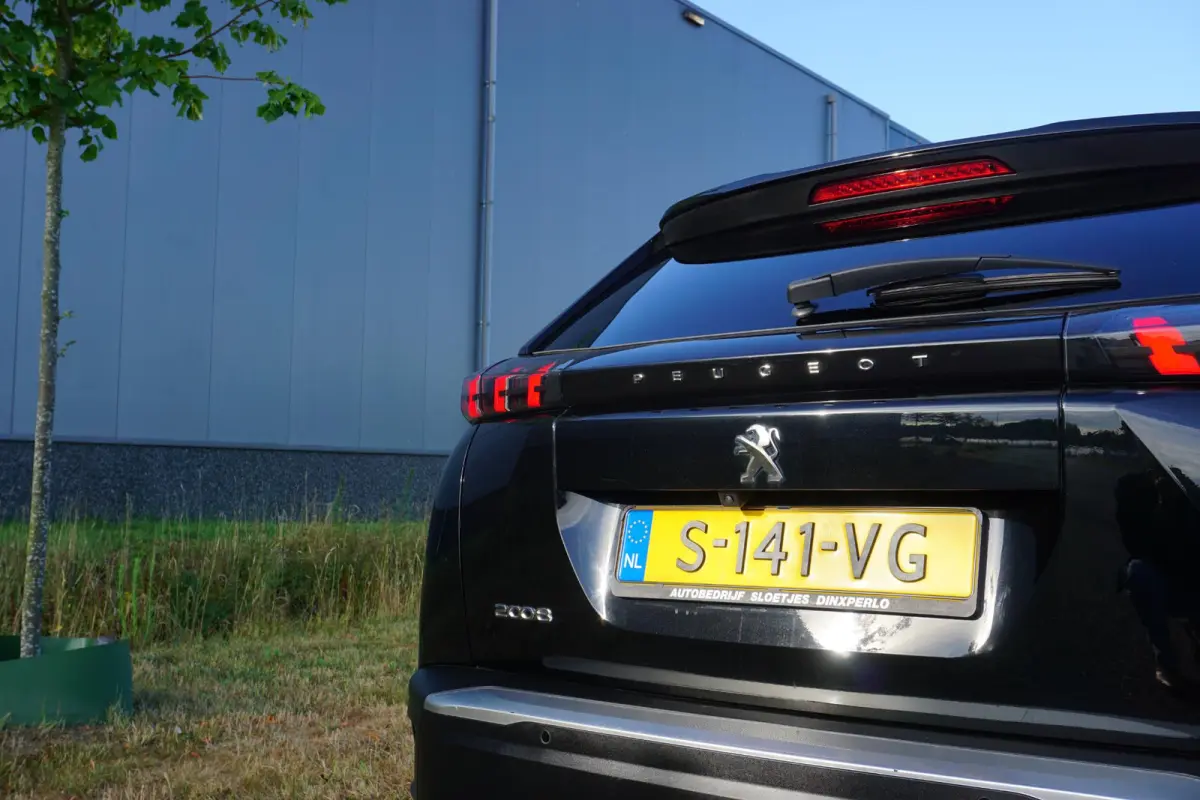 1.2 PureTech Allure Pack in Topstaat |Trekhaak |Camera |Cruise |Carplay |Android auto |LED verlichting |Stoelverwarming |Automaat |Distr. riem is vervangen