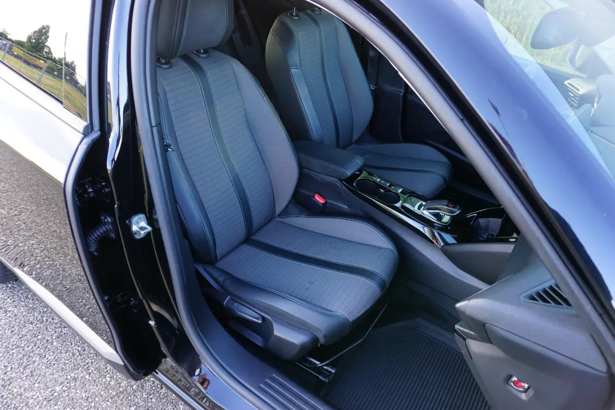 1.2 PureTech Allure Pack in Topstaat |Trekhaak |Camera |Cruise |Carplay |Android auto |LED verlichting |Stoelverwarming |Automaat |Distr. riem is vervangen