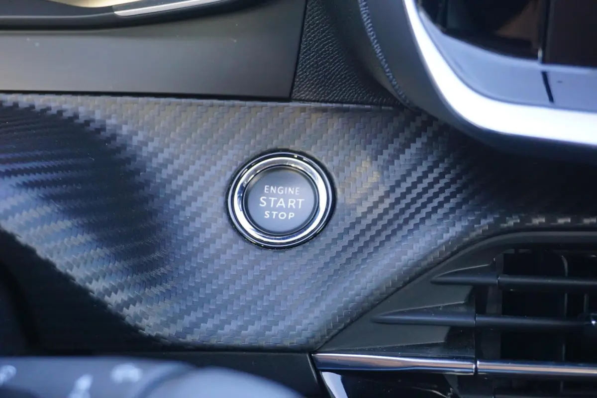 1.2 PureTech Allure Pack in Topstaat |Trekhaak |Camera |Cruise |Carplay |Android auto |LED verlichting |Stoelverwarming |Automaat |Distr. riem is vervangen
