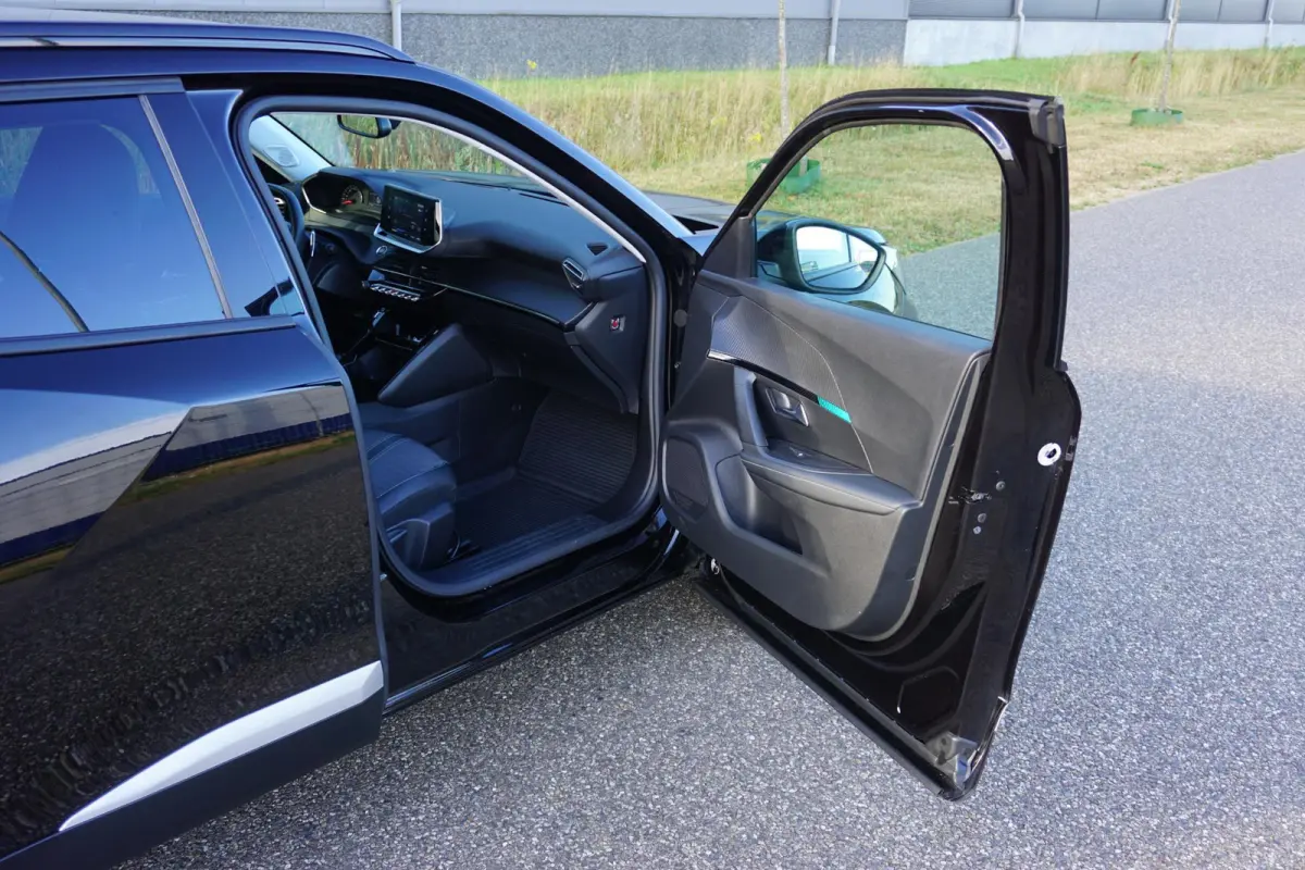 1.2 PureTech Allure Pack in Topstaat |Trekhaak |Camera |Cruise |Carplay |Android auto |LED verlichting |Stoelverwarming |Automaat |Distr. riem is vervangen
