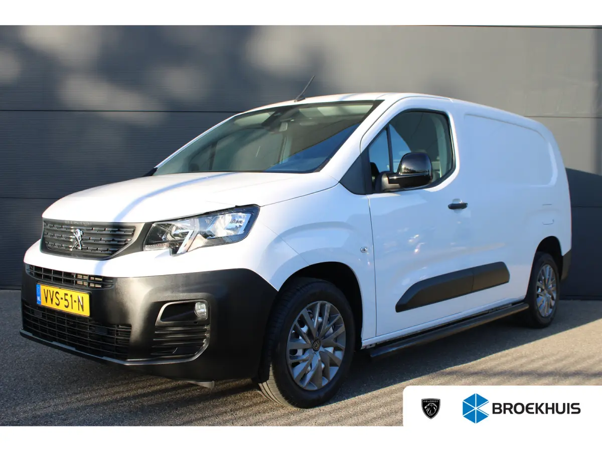 1.5 BlueHDi 100 S&S L2 | Navigatie | Camera | 3-Zits | Trekhaak | Long | NL auto | 1e Eigenaar | 59.000km |