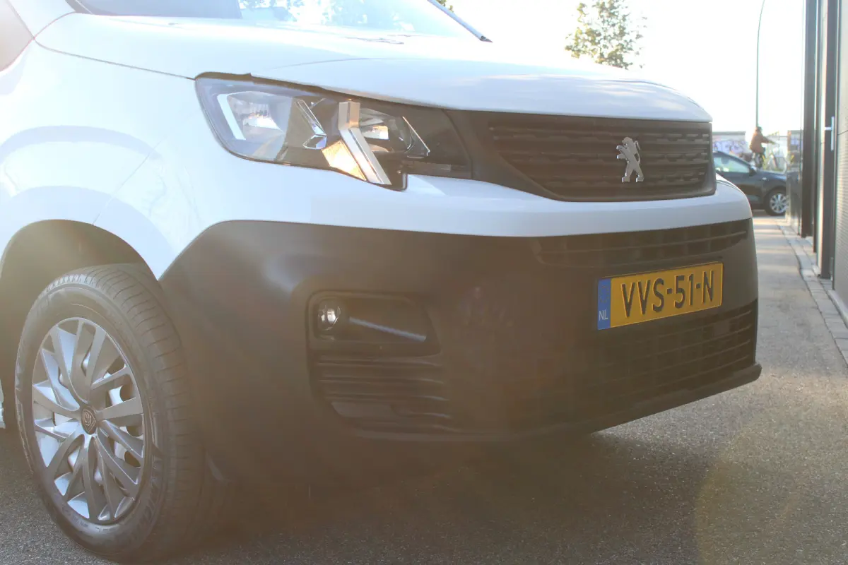 1.5 BlueHDi 100 S&S L2 | Navigatie | Camera | 3-Zits | Trekhaak | Long | NL auto | 1e Eigenaar | 59.000km |
