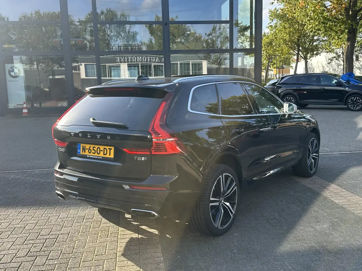 2.0 T8 Twin Engine AWD R-Design BOMVOL !! | DEALER ONDERHOUDEN | LUCHTVERING | ELK. TREKHAAK | STOEL + STUURVERWARMING | MEM. SEAT | CAMERA | RIJKLAAR INCL. 12 MND BOVAG GARANTIE |