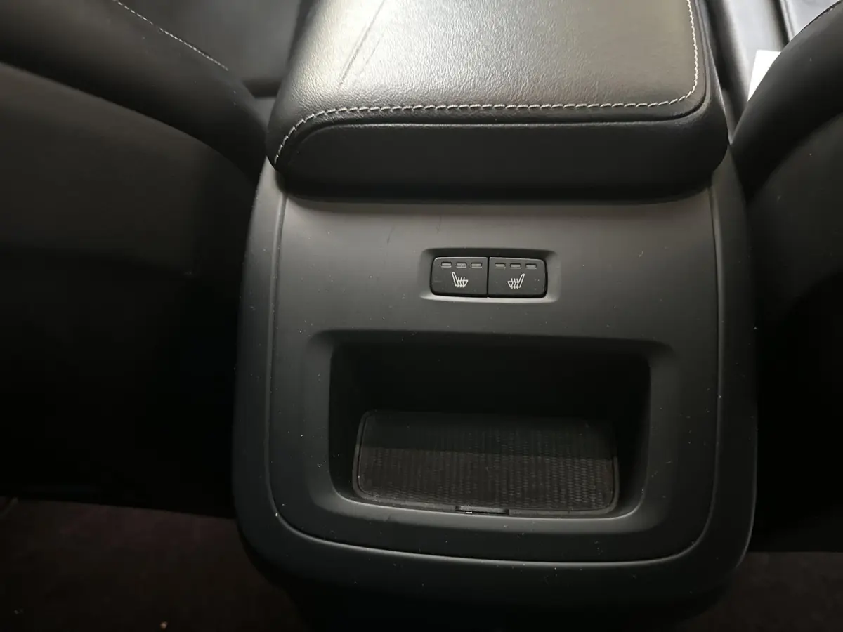 2.0 T8 Twin Engine AWD R-Design BOMVOL !! | DEALER ONDERHOUDEN | LUCHTVERING | ELK. TREKHAAK | STOEL + STUURVERWARMING | MEM. SEAT | CAMERA | RIJKLAAR INCL. 12 MND BOVAG GARANTIE |