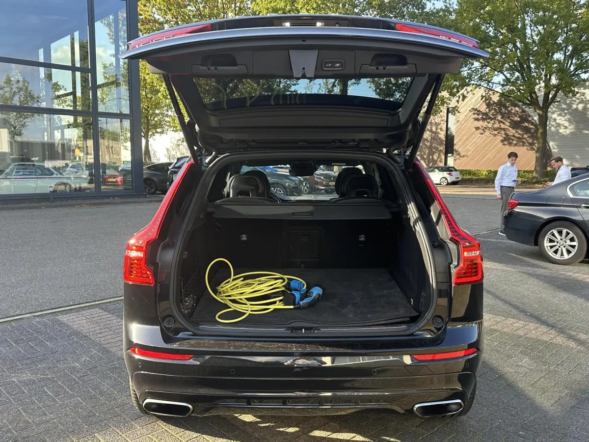 2.0 T8 Twin Engine AWD R-Design BOMVOL !! | DEALER ONDERHOUDEN | LUCHTVERING | ELK. TREKHAAK | STOEL + STUURVERWARMING | MEM. SEAT | CAMERA | RIJKLAAR INCL. 12 MND BOVAG GARANTIE |
