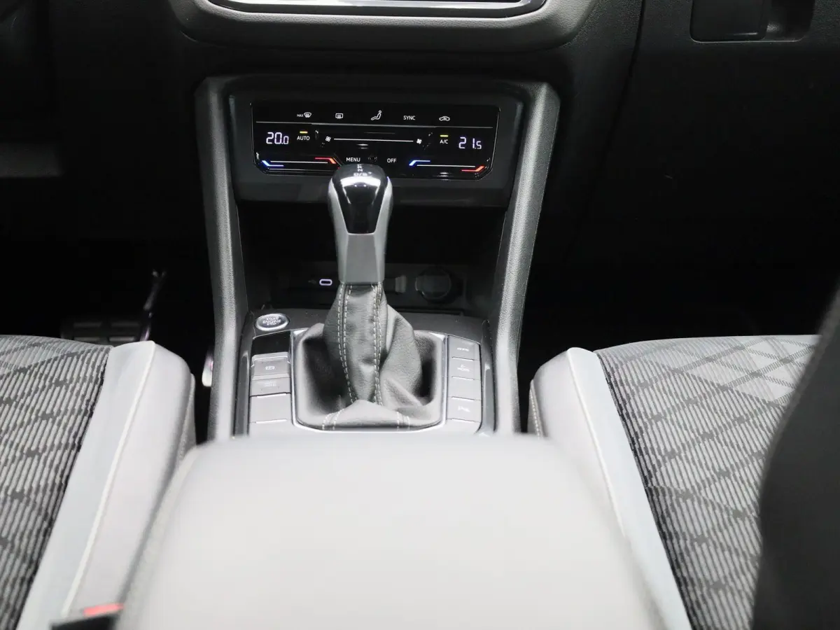 1.4 TSI eHybrid R-Line Business+ 245 PK | R-Line | Automaat | Navigatie | Parkeersensoren | Keyless Access | Adaptive Cruise Control | Climatronic | Digital Cockpit Pro | Apple Carplay | And