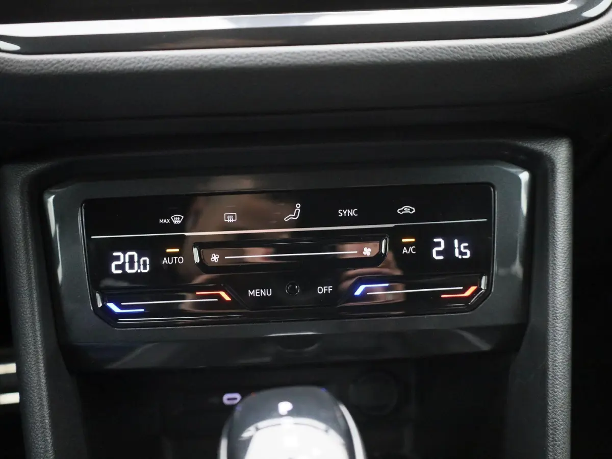 1.4 TSI eHybrid R-Line Business+ 245 PK | R-Line | Automaat | Navigatie | Parkeersensoren | Keyless Access | Adaptive Cruise Control | Climatronic | Digital Cockpit Pro | Apple Carplay | And