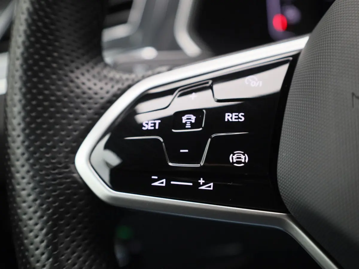 1.4 TSI eHybrid R-Line Business+ 245 PK | R-Line | Automaat | Navigatie | Parkeersensoren | Keyless Access | Adaptive Cruise Control | Climatronic | Digital Cockpit Pro | Apple Carplay | And
