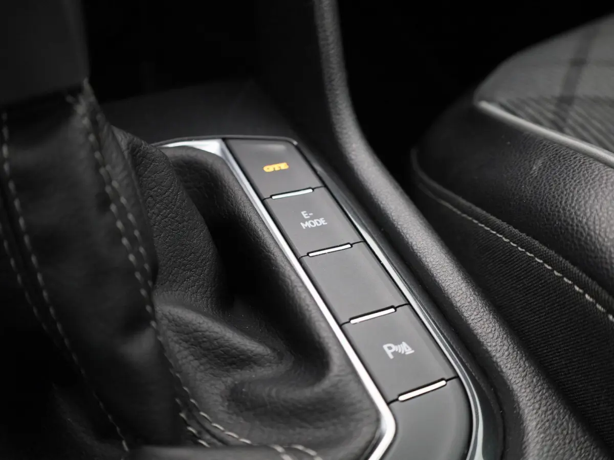 1.4 TSI eHybrid R-Line Business+ 245 PK | R-Line | Automaat | Navigatie | Parkeersensoren | Keyless Access | Adaptive Cruise Control | Climatronic | Digital Cockpit Pro | Apple Carplay | And
