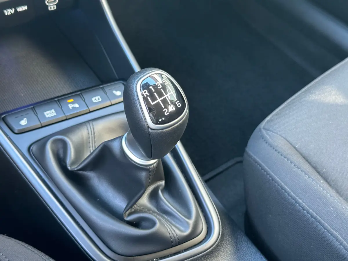 1.0 T-GDI 100pk Premium | Carplay | Climate control | Cruise control | Stoel/stuurverwarming | Camera | Parkeersensoren | DAB | Premium Audio | Lichtmetalen velgen | Navigatie