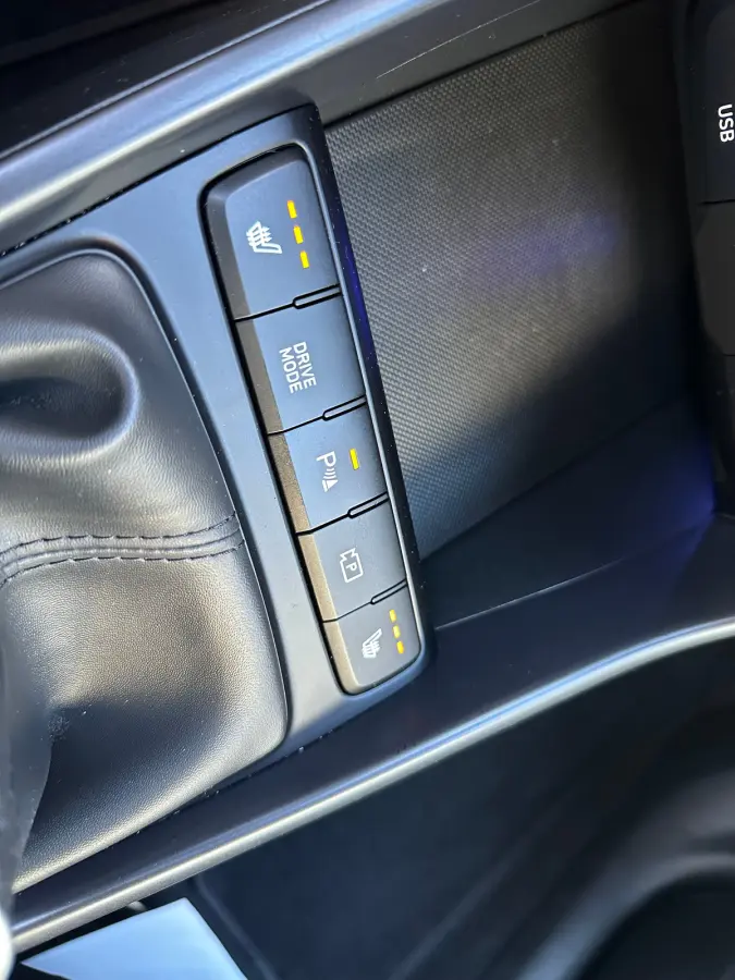 1.0 T-GDI 100pk Premium | Carplay | Climate control | Cruise control | Stoel/stuurverwarming | Camera | Parkeersensoren | DAB | Premium Audio | Lichtmetalen velgen | Navigatie