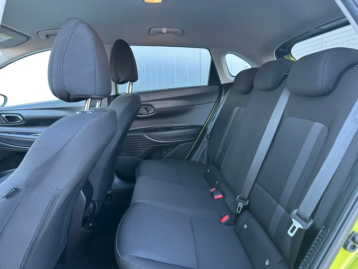 1.0 T-GDI 100pk Premium | Carplay | Climate control | Cruise control | Stoel/stuurverwarming | Camera | Parkeersensoren | DAB | Premium Audio | Lichtmetalen velgen | Navigatie