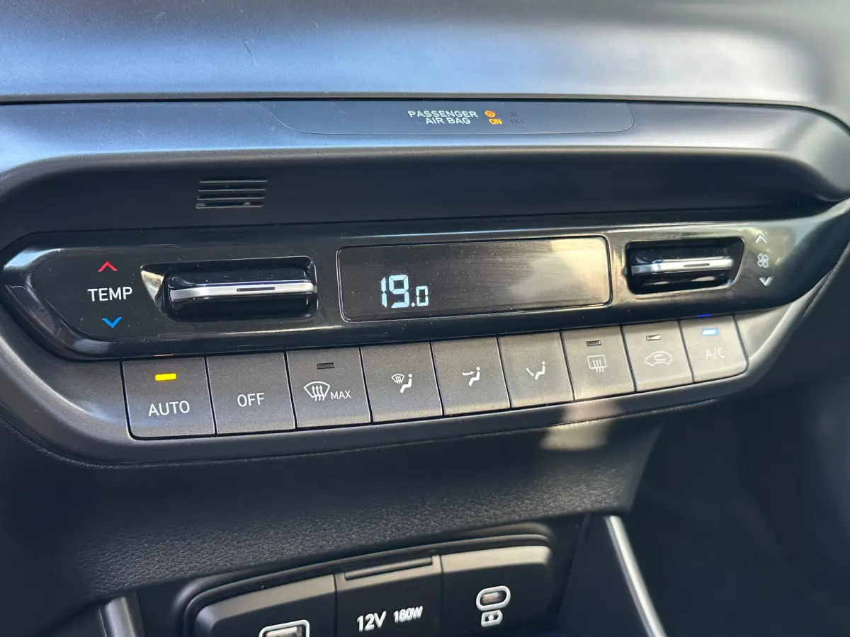 1.0 T-GDI 100pk Premium | Carplay | Climate control | Cruise control | Stoel/stuurverwarming | Camera | Parkeersensoren | DAB | Premium Audio | Lichtmetalen velgen | Navigatie