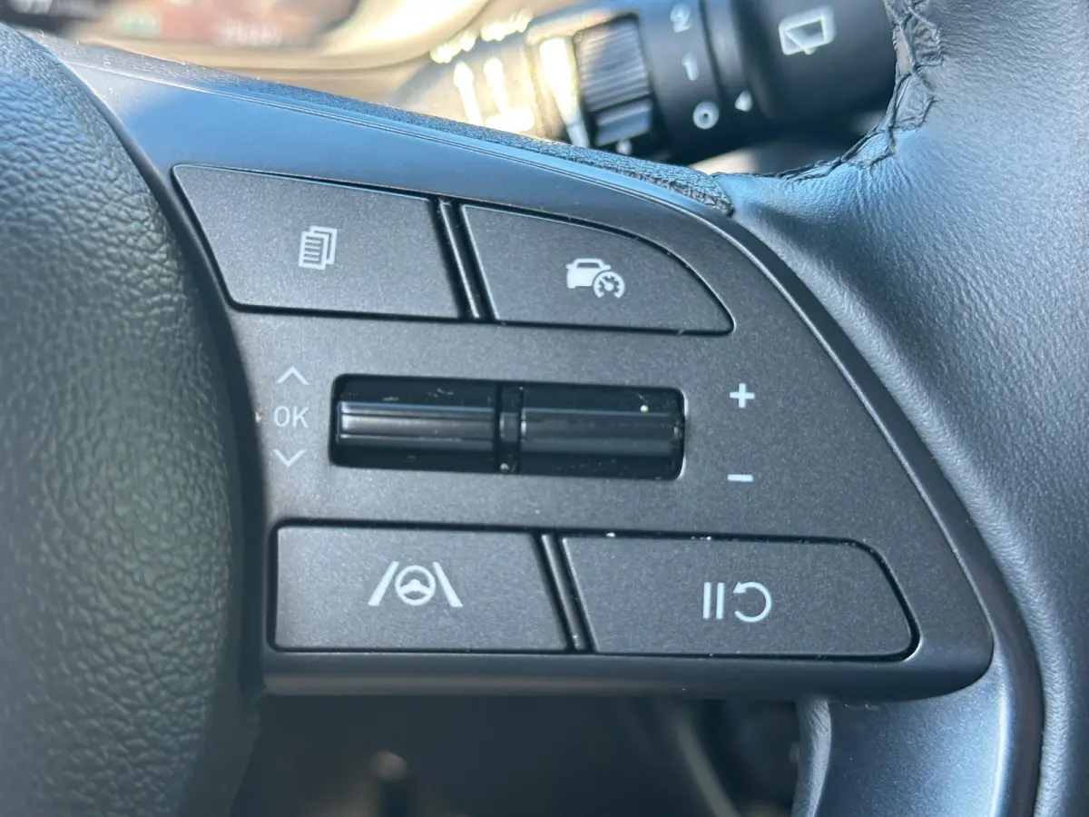 1.0 T-GDI 100pk Premium | Carplay | Climate control | Cruise control | Stoel/stuurverwarming | Camera | Parkeersensoren | DAB | Premium Audio | Lichtmetalen velgen | Navigatie