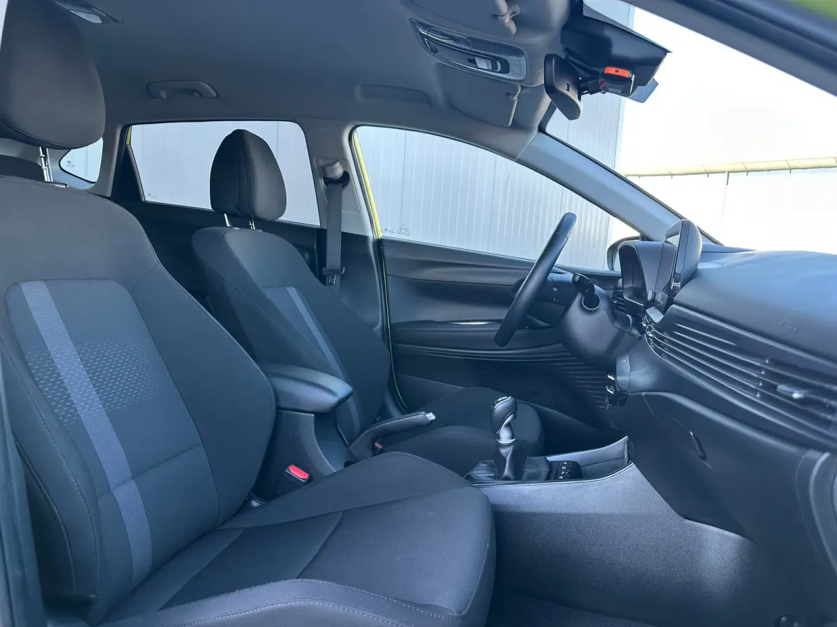 1.0 T-GDI 100pk Premium | Carplay | Climate control | Cruise control | Stoel/stuurverwarming | Camera | Parkeersensoren | DAB | Premium Audio | Lichtmetalen velgen | Navigatie