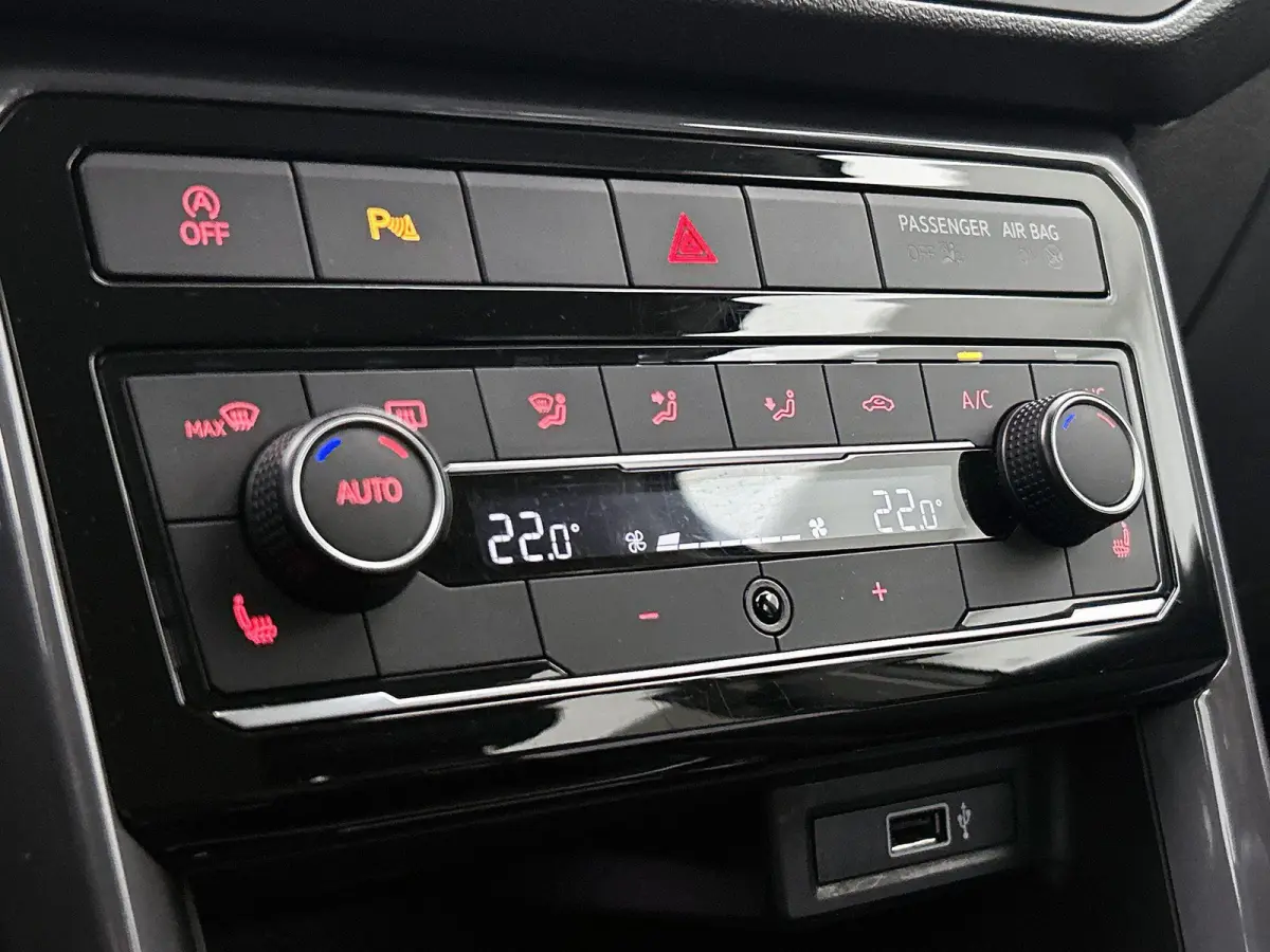 1.0 TSI Style | 115 PK | Climatronic (Automatische Airco) | Stoelverwarming | Camera |