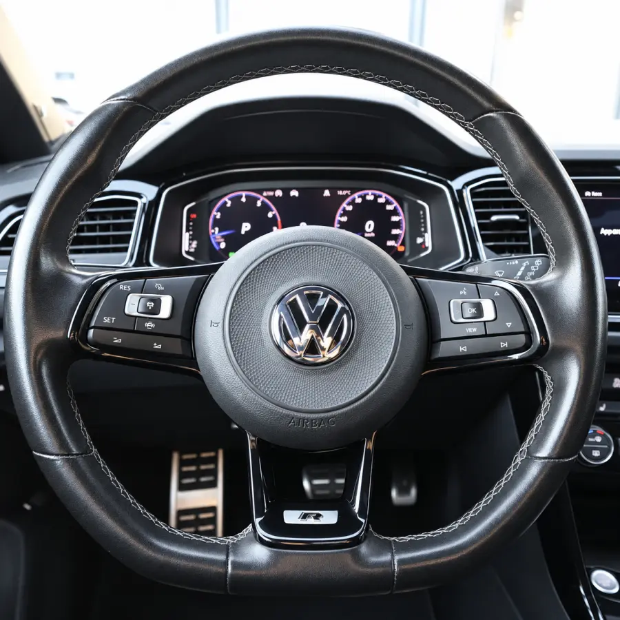 2.0 TSI R AKRAPOVIC BEATS KEYLESS PANO VOL