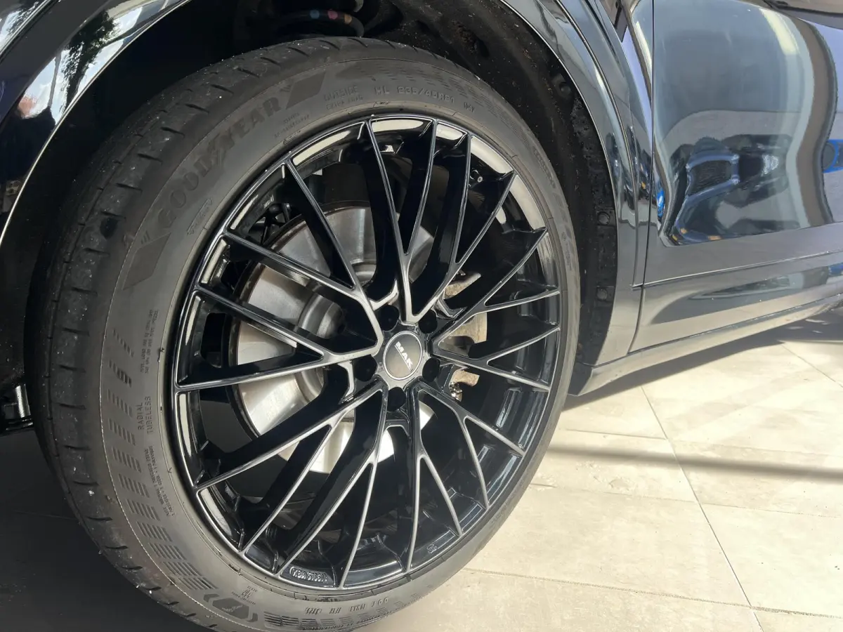 Premium Extended Range AWD 79 kWh