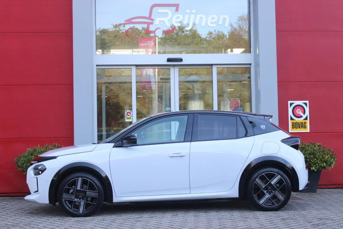 LX 156PK 54 kWh | EXCLUSIVE PACK: (FLUWELEN "RUGGINE" STOELBEKLEDING, ELEKTRISCH VERSTELBARE & VERWARMBARE VOORSTOELEN, KEYLESS ENTRY) | NAVIGATIE | RIJSTROOKASSISTENT L2 | BIANCO QUARZO MET