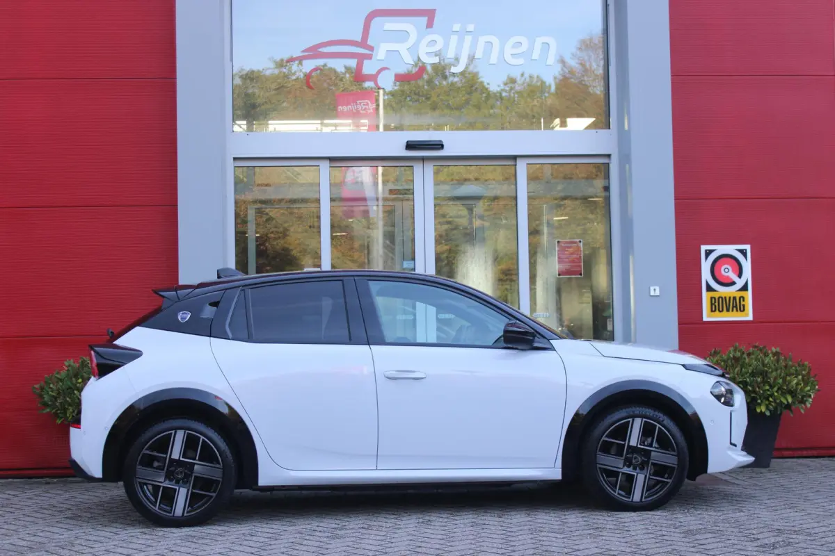 LX 156PK 54 kWh | EXCLUSIVE PACK: (FLUWELEN "RUGGINE" STOELBEKLEDING, ELEKTRISCH VERSTELBARE & VERWARMBARE VOORSTOELEN, KEYLESS ENTRY) | NAVIGATIE | RIJSTROOKASSISTENT L2 | BIANCO QUARZO MET