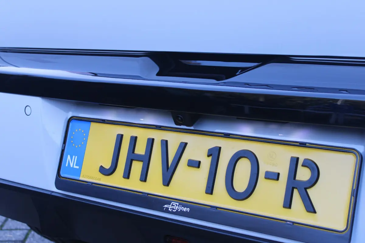 LX 156PK 54 kWh | EXCLUSIVE PACK: (FLUWELEN "RUGGINE" STOELBEKLEDING, ELEKTRISCH VERSTELBARE & VERWARMBARE VOORSTOELEN, KEYLESS ENTRY) | NAVIGATIE | RIJSTROOKASSISTENT L2 | BIANCO QUARZO MET