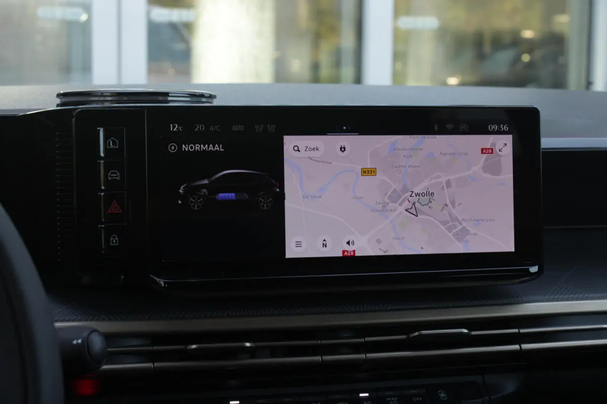 LX 156PK 54 kWh | EXCLUSIVE PACK: (FLUWELEN "RUGGINE" STOELBEKLEDING, ELEKTRISCH VERSTELBARE & VERWARMBARE VOORSTOELEN, KEYLESS ENTRY) | NAVIGATIE | RIJSTROOKASSISTENT L2 | BIANCO QUARZO MET