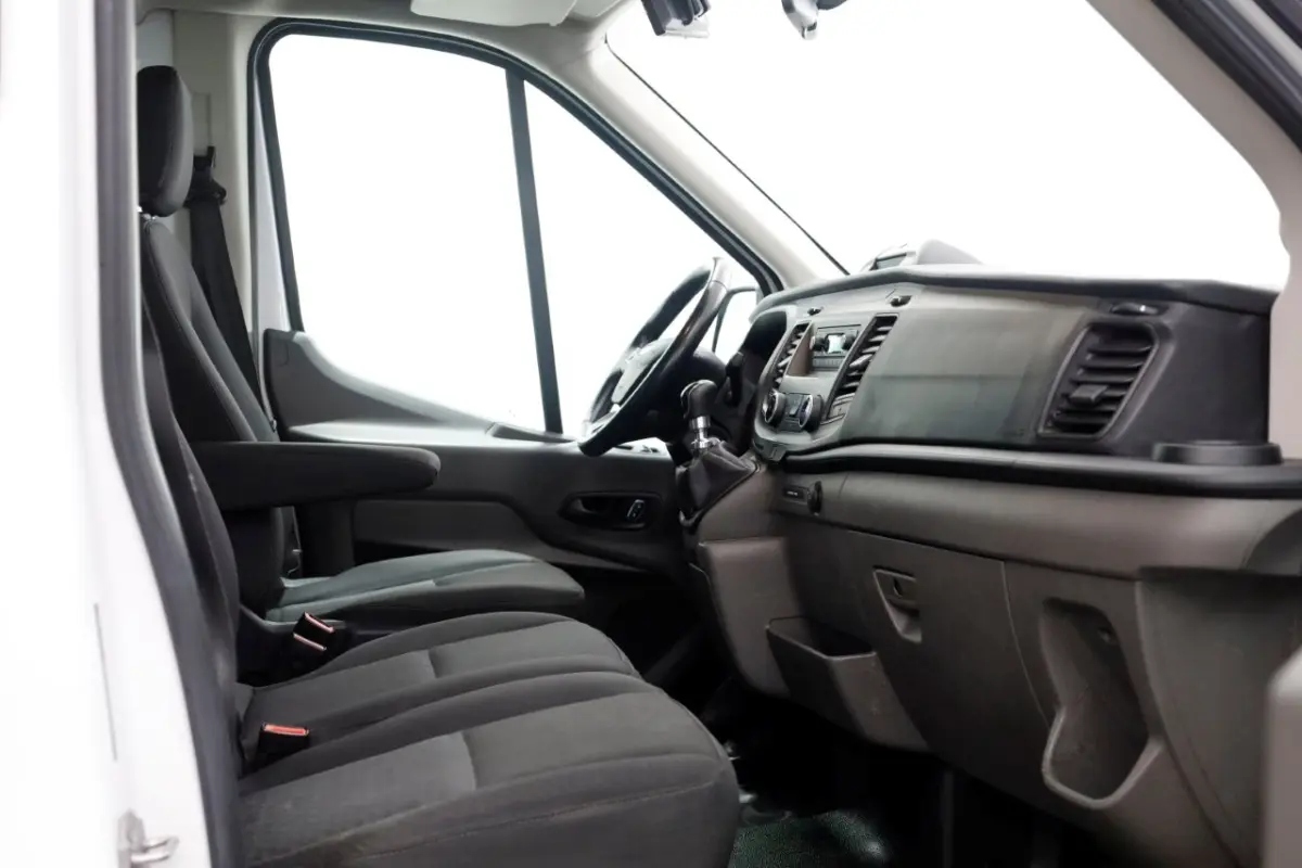 350 2.0 TDCI 130pk Bakwagen met laadklep en zijdeur 1181kg laadvermogen 06-2022