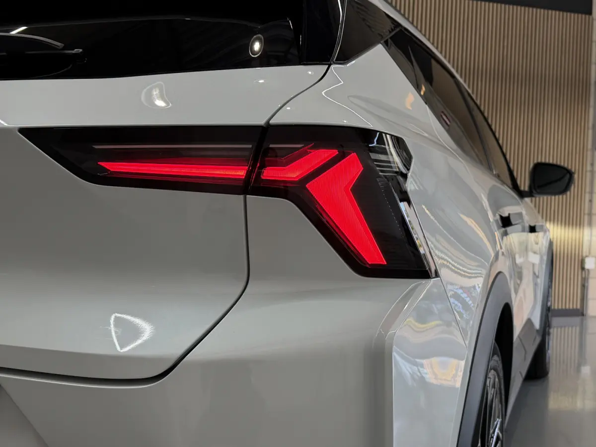 EV87 long range Esprit Alpine | Groot Navi | 360 | 20" | Elektrische klep | CarPlay | Stuur & Stoelverwarming | Dealer onderhouden!