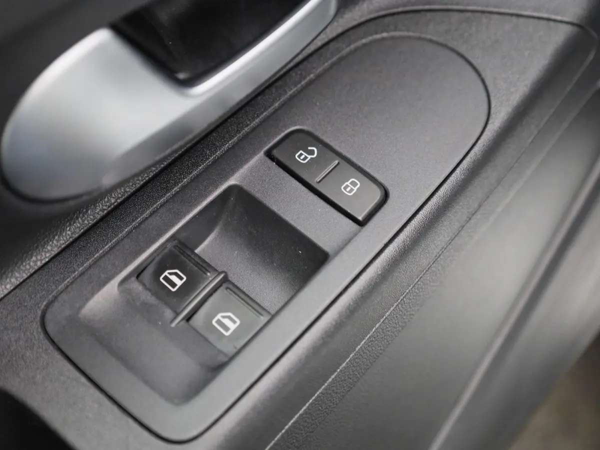 Up! 1.0 | Radio | Bluetooth |