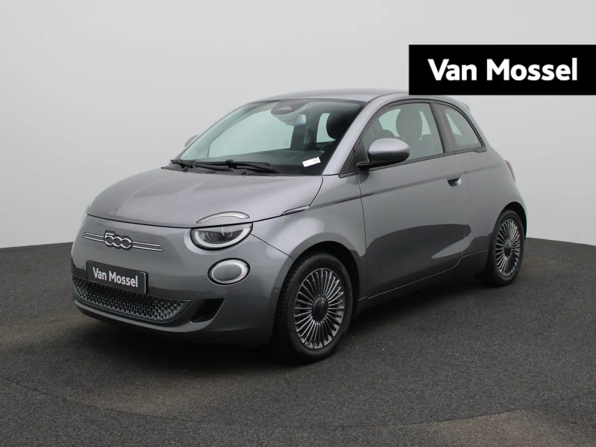 500e 42 kWh Icon | Carplay | Stoelverwarming | Parkeersensoren |  Navigatie |