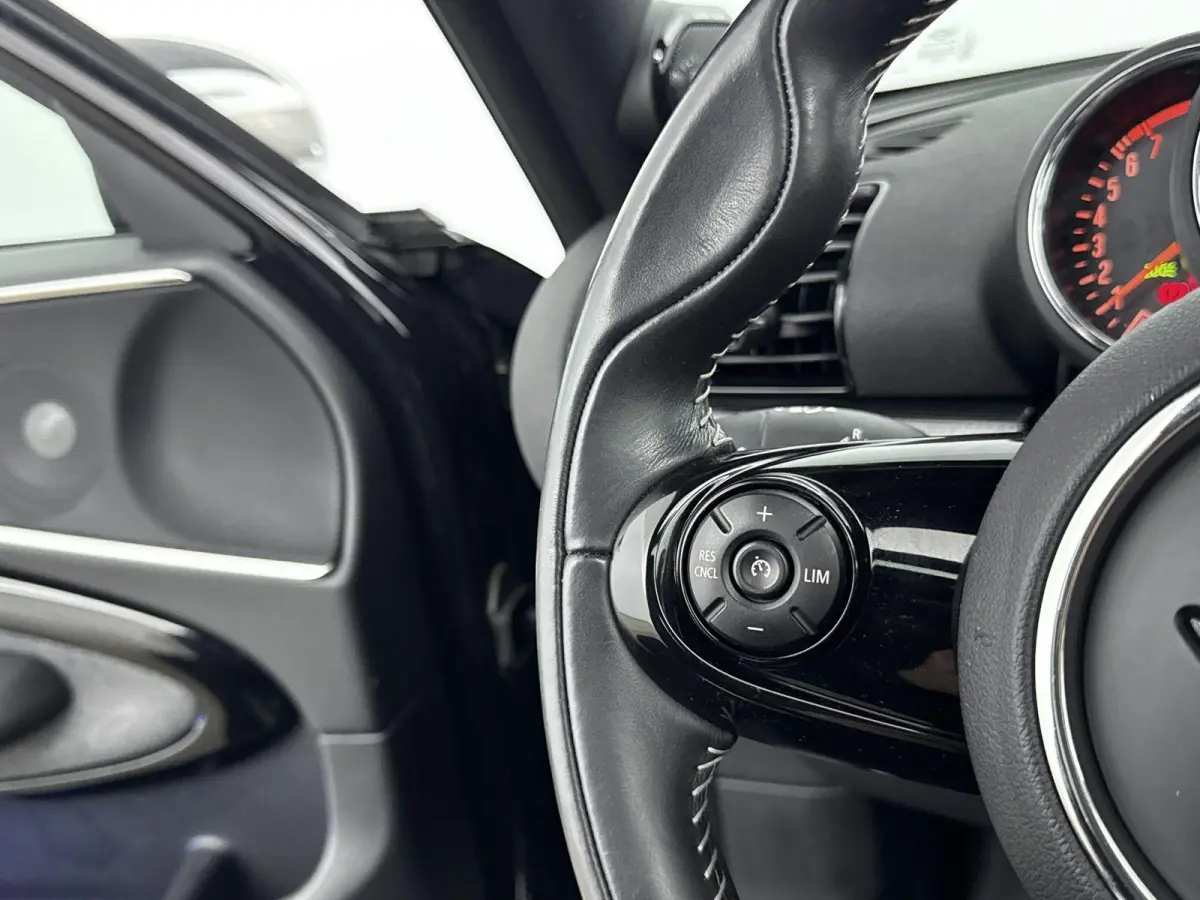 1.5 Cooper Chili Serious Business | Panorama dak | Parkeersensoren | Stoelverwarming | Cruise Control |