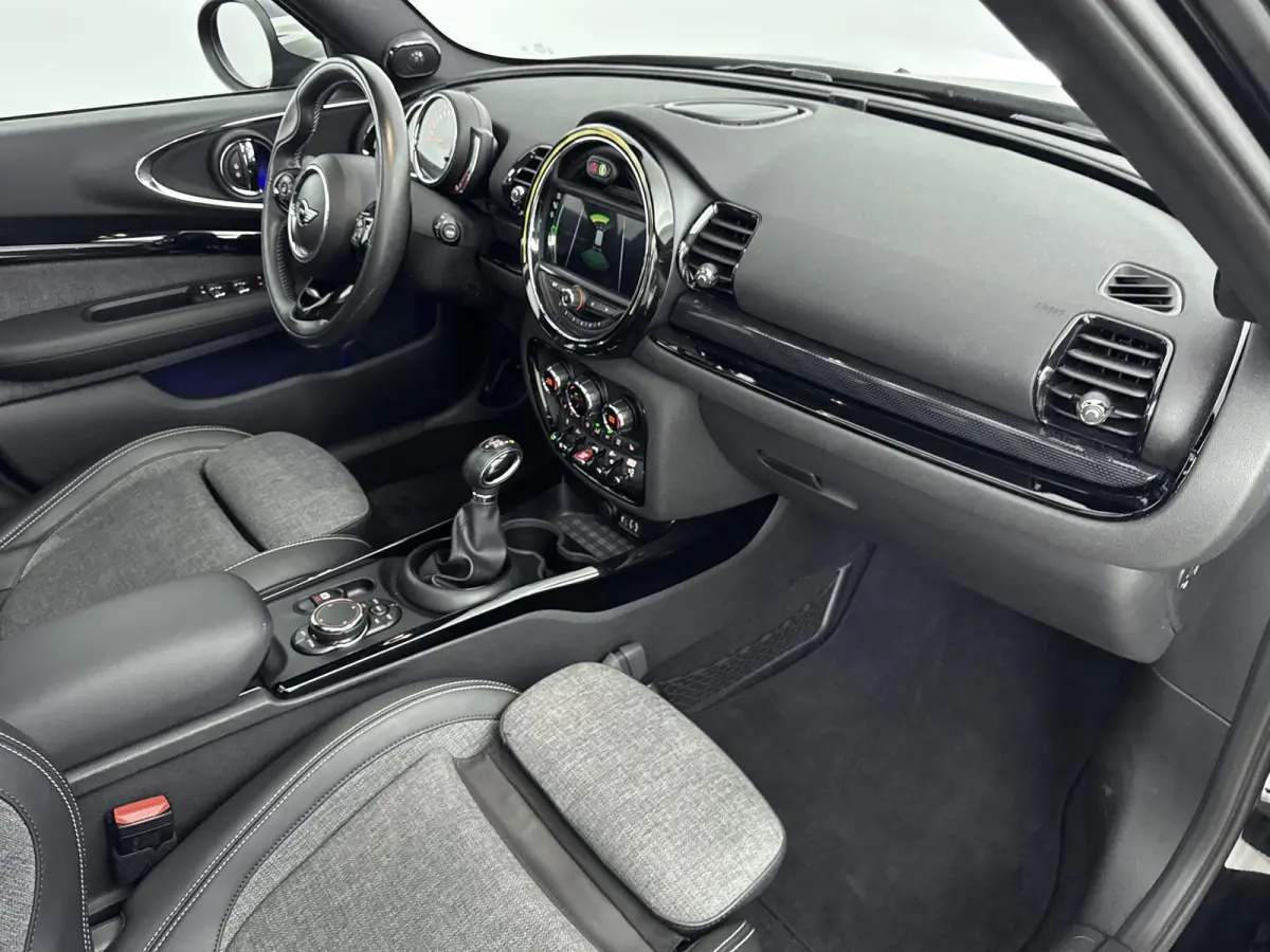 1.5 Cooper Chili Serious Business | Panorama dak | Parkeersensoren | Stoelverwarming | Cruise Control |