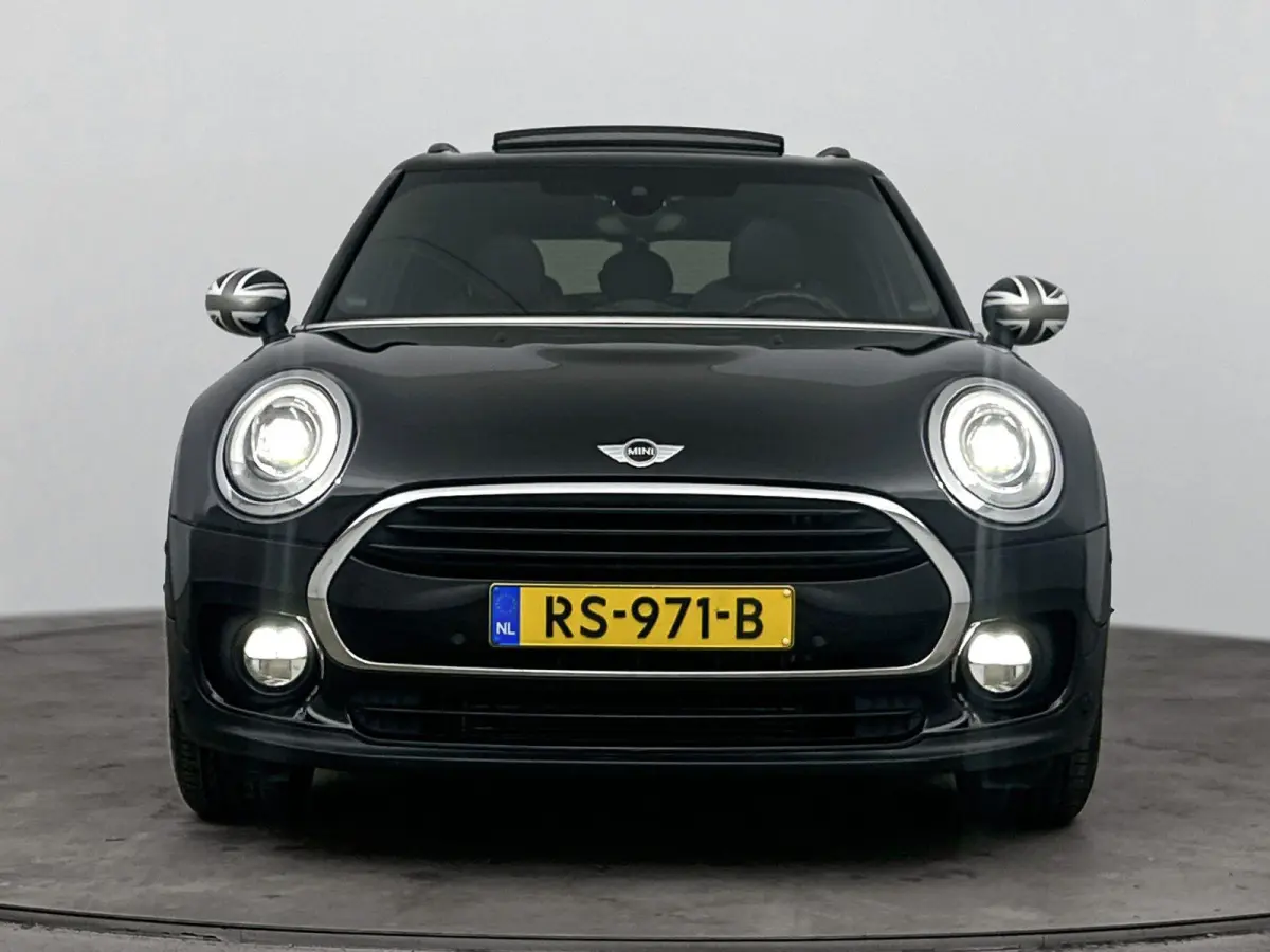 1.5 Cooper Chili Serious Business | Panorama dak | Parkeersensoren | Stoelverwarming | Cruise Control |