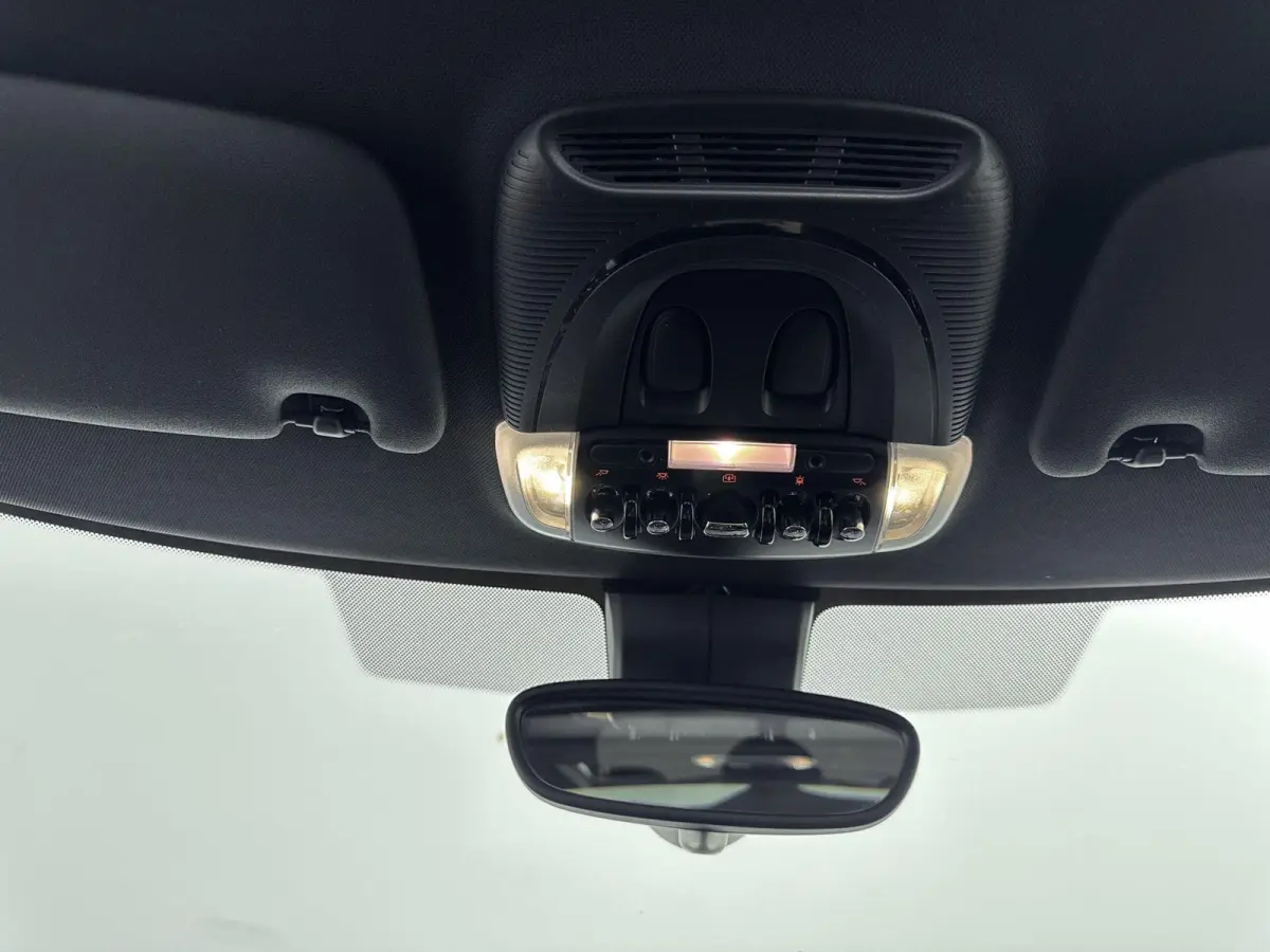 1.5 Cooper Chili Serious Business | Panorama dak | Parkeersensoren | Stoelverwarming | Cruise Control |