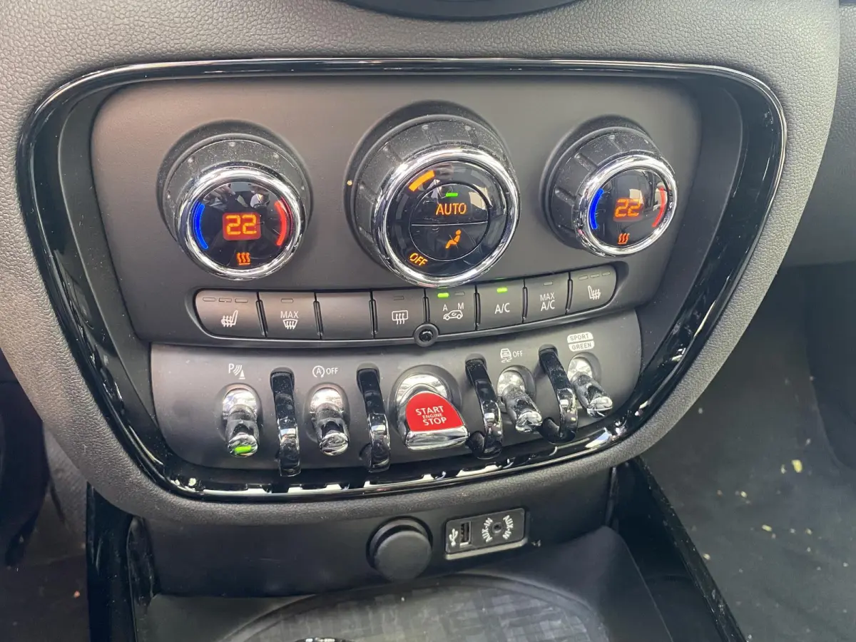 1.5 Cooper Chili Serious Business | Panorama dak | Parkeersensoren | Stoelverwarming | Cruise Control |