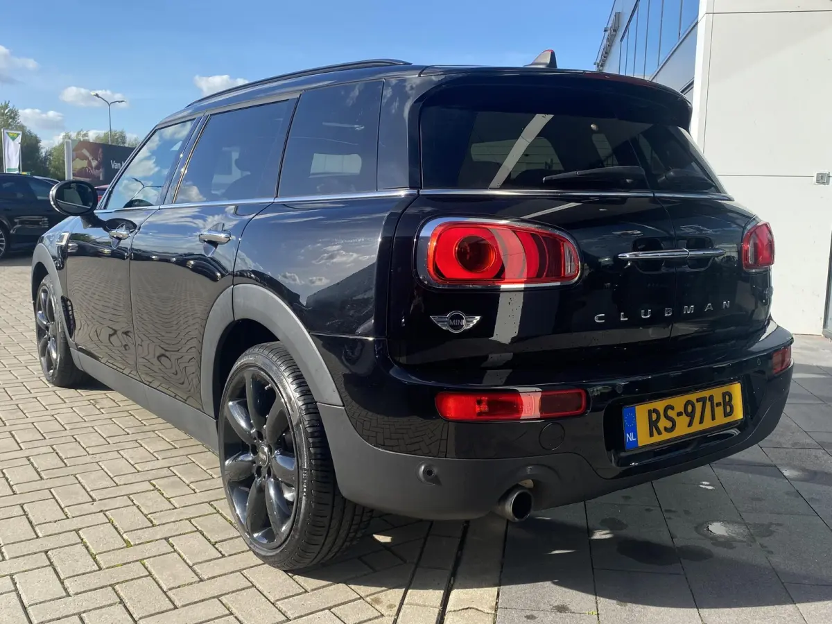 1.5 Cooper Chili Serious Business | Panorama dak | Parkeersensoren | Stoelverwarming | Cruise Control |