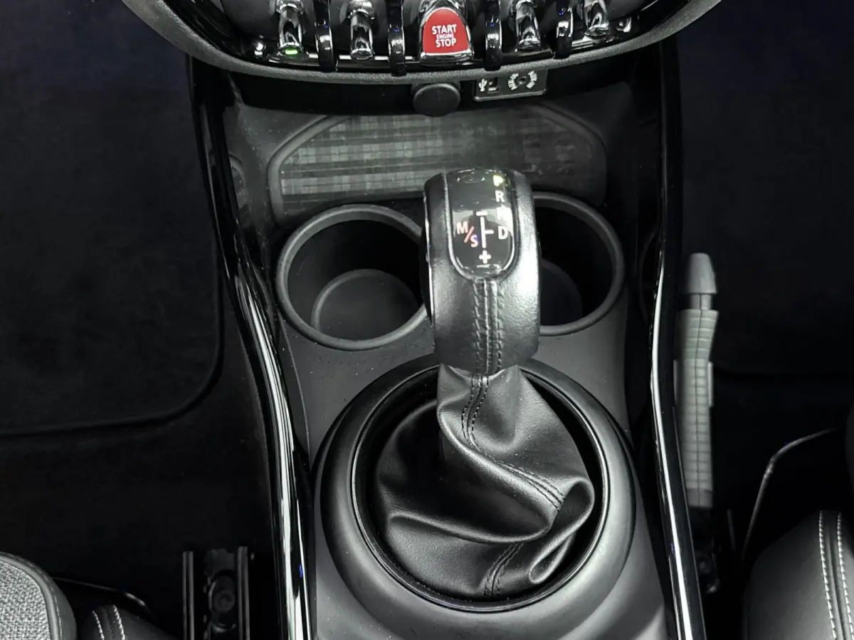 1.5 Cooper Chili Serious Business | Panorama dak | Parkeersensoren | Stoelverwarming | Cruise Control |
